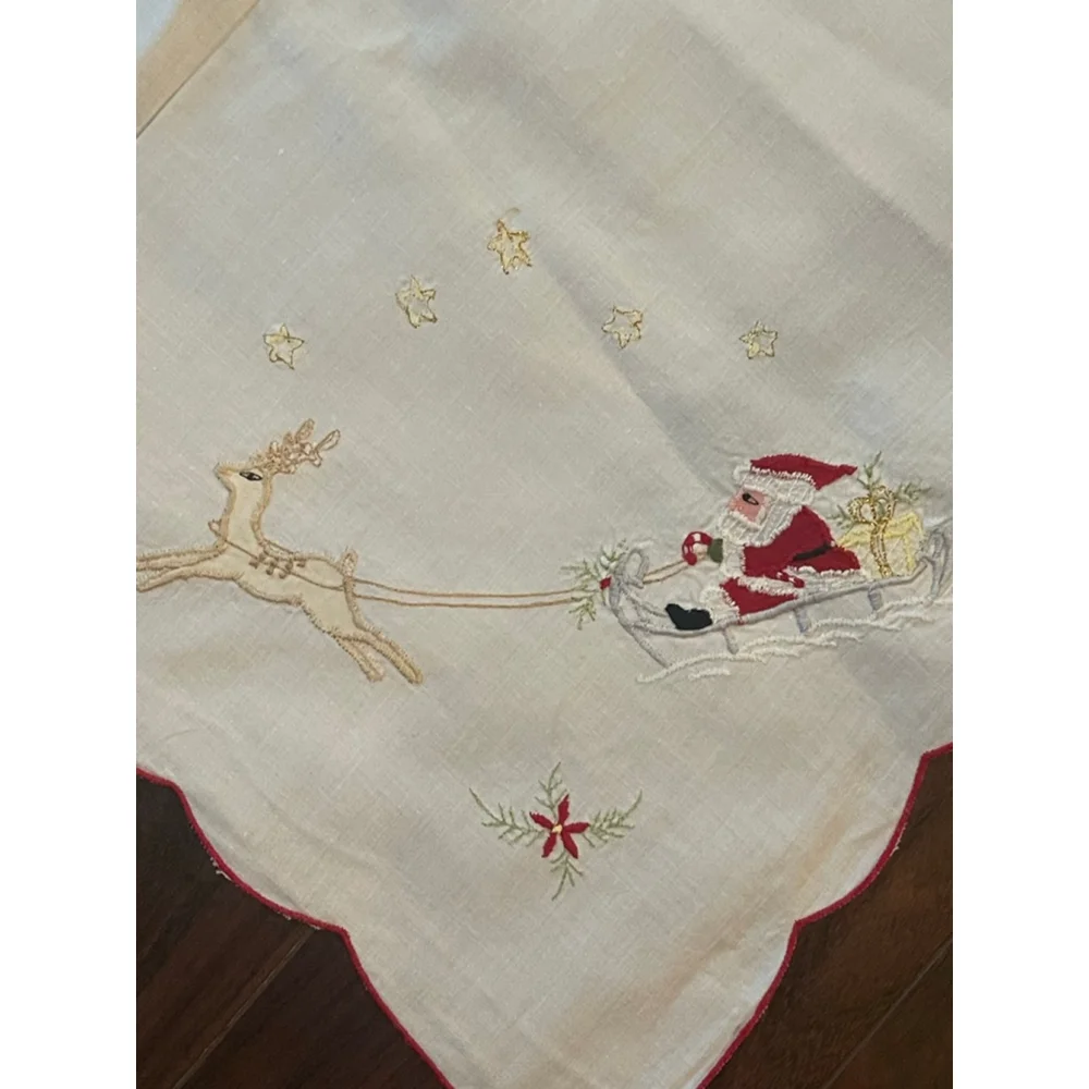 NOS Vintage Christmas Tablecloth & Napkins Set Embroidered Santa Sleigh Reindeer